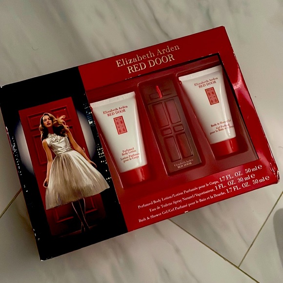 Elizabeth Arden Bath & Body Elizabeth Arden Red Door Gift Set Poshmark